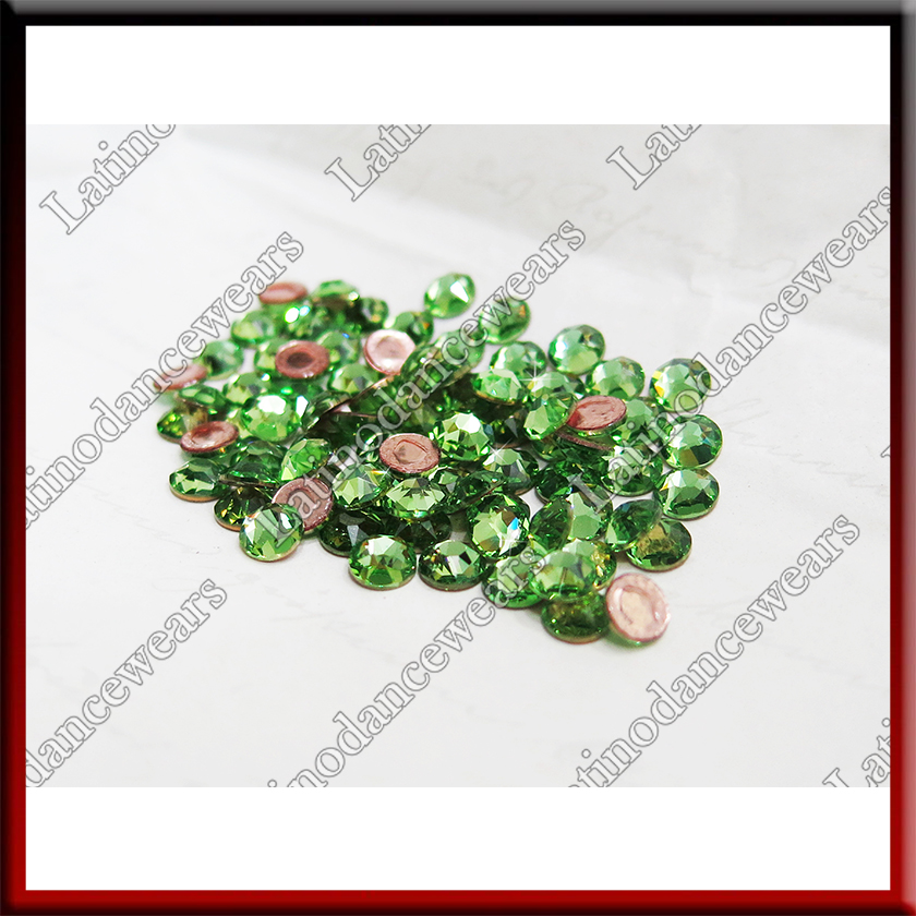 1 GROS SWAROVSKI RHINESTONES ELEMENT 1 (PERIDOT 214)